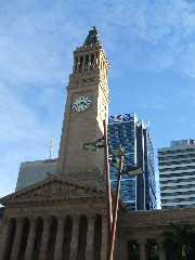 市庁舎と時計塔