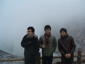 阿蘇山頂は霧