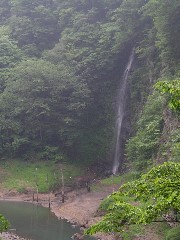 回顧の吊橋付近の展望台から見た回顧（みかえりの）滝