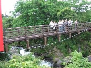 白糸の滝付近のつり橋